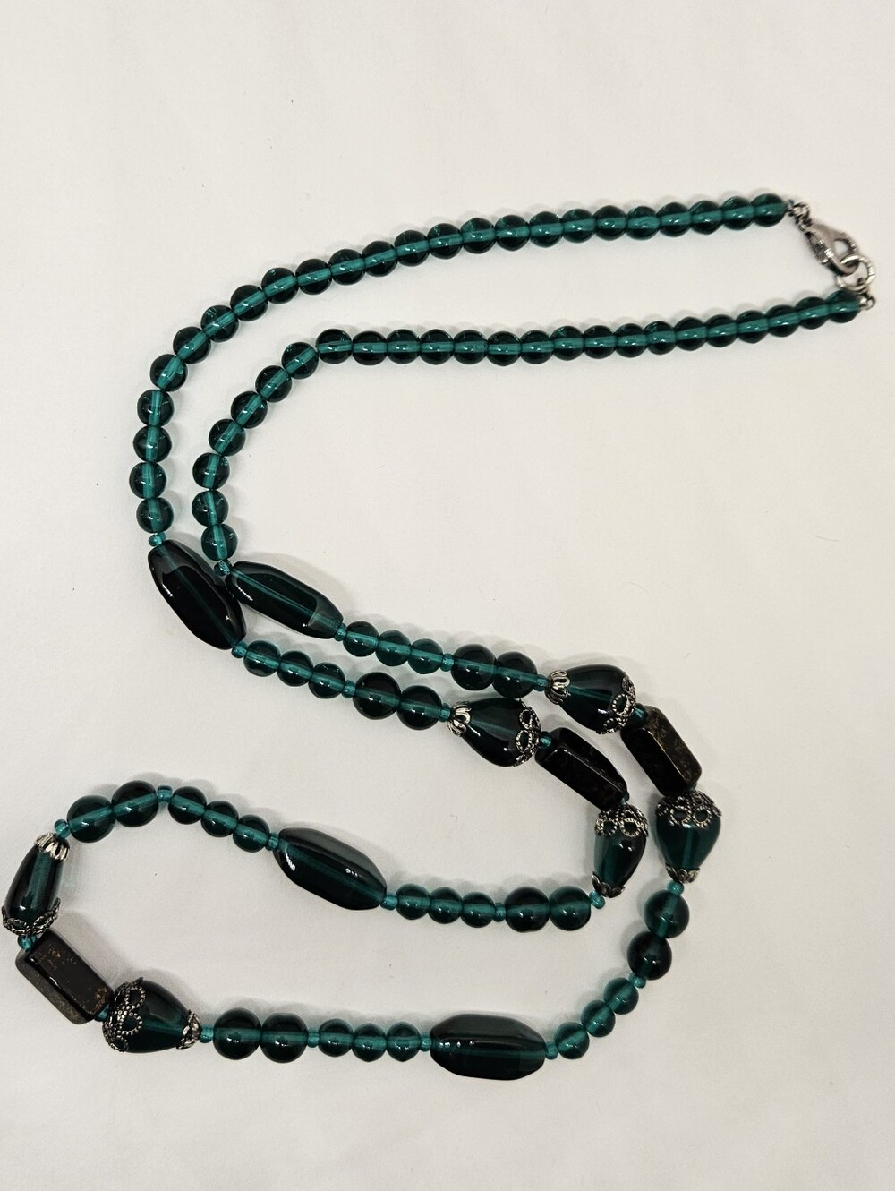 Green Glass Beaded Necklace Long Silver Tone Lobster Clasp 30 in Beads